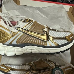 Nike Zoom Vomero 5 Metallic Gold (Women's)